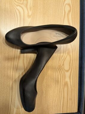 Clarks Black Women's Classic Mid-Heel Pumps